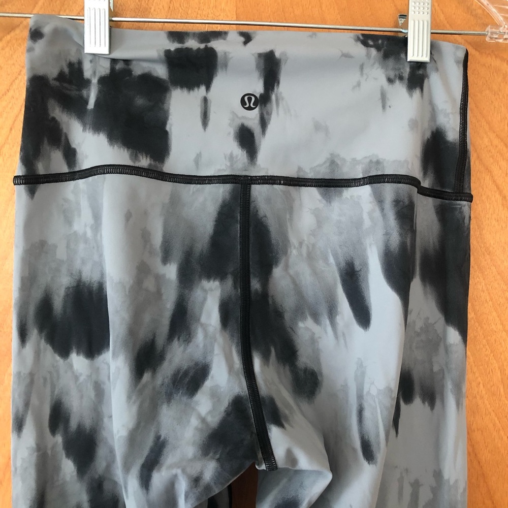 LULULEMON tie dye skz 8 leggings